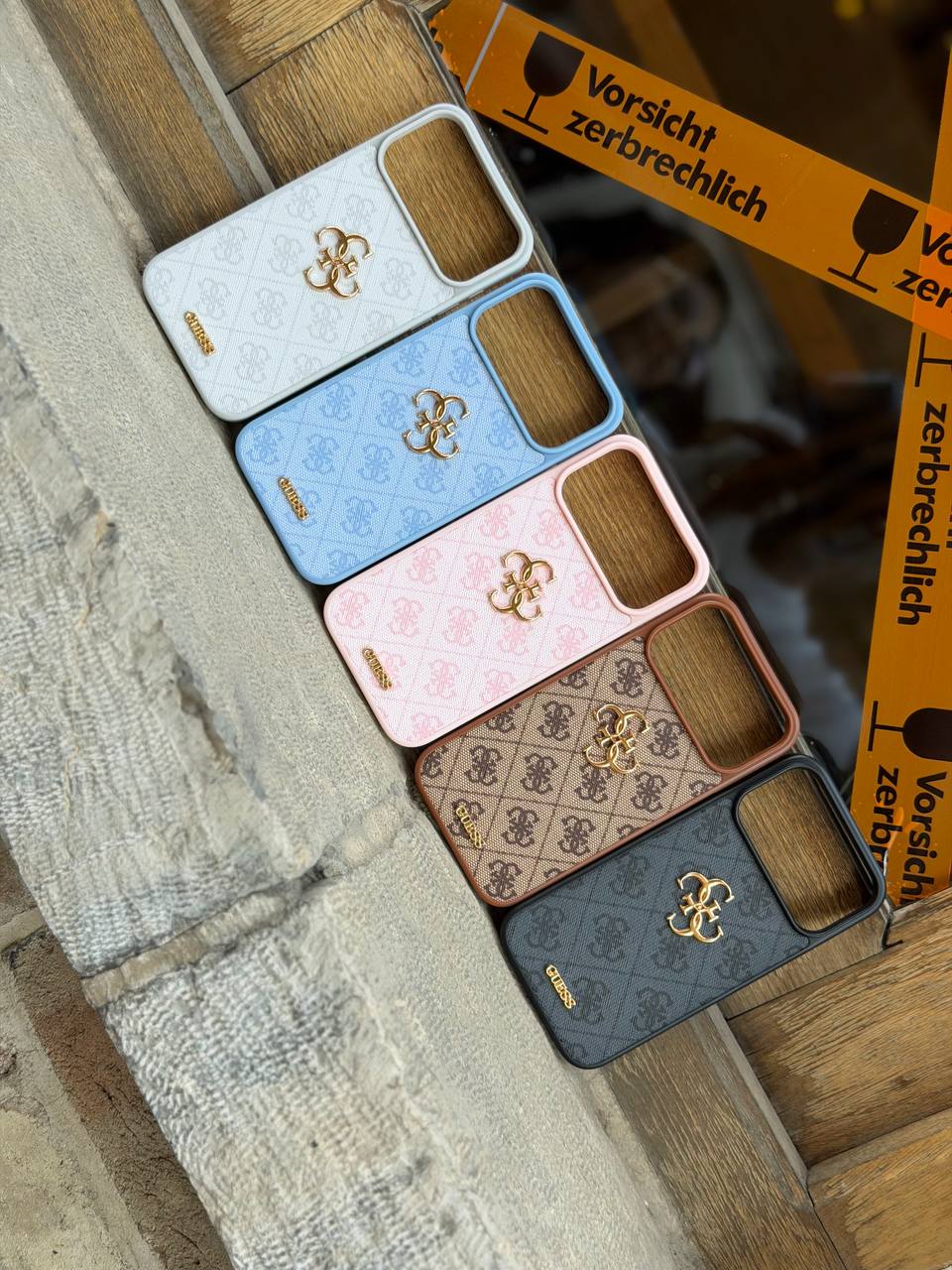 قاب Guess(آیفون)